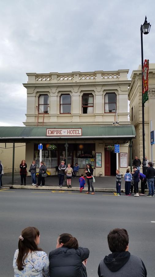 Empire Hotel Backpackers Oamaru Exterior foto